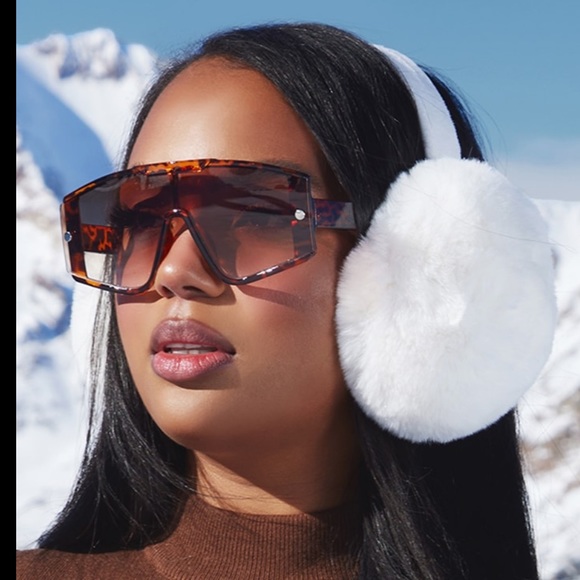 🦄White Faux Fur Ear Muffs🦄 - Picture 2 of 2